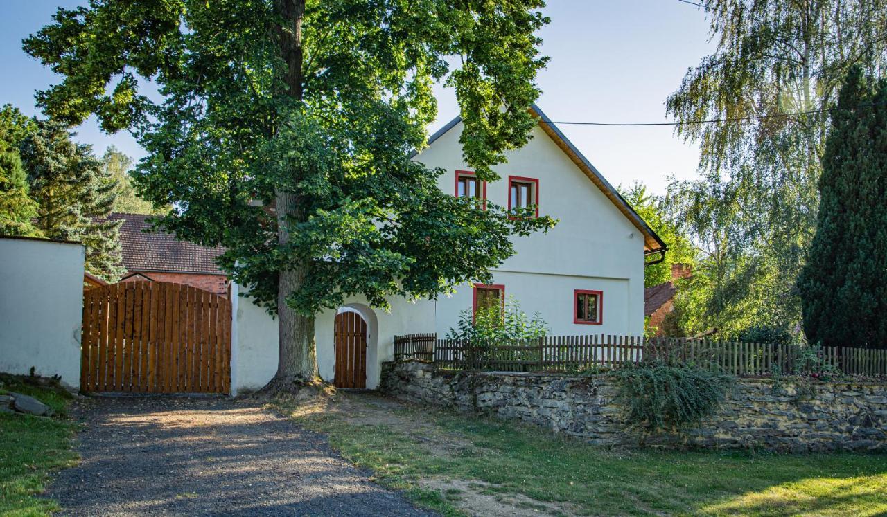 Apartmany Kurojedy Bor Extérieur photo